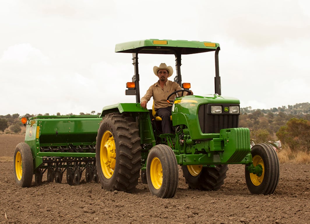 Tractores Serie 5D (3 cil.) , disfrute la máxima versatilidad