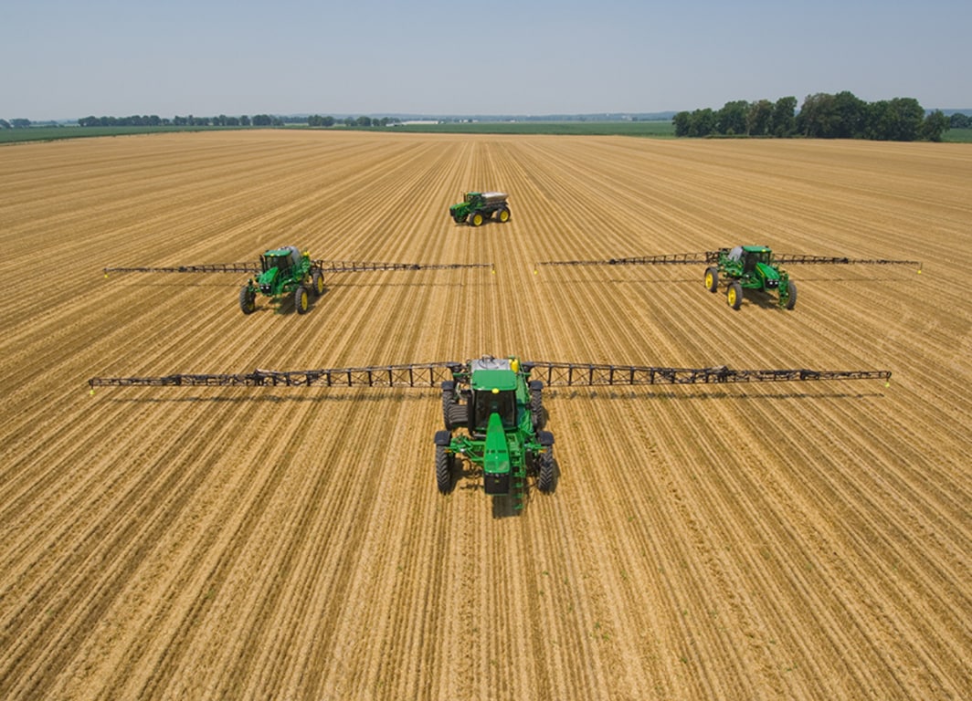 Aspersoras Autopropulsadas 4730 con tractor John Deere.