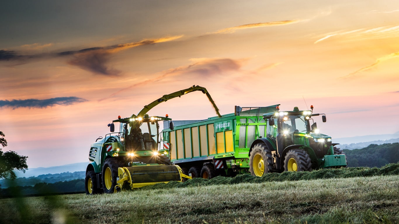 Picadora de forraje 8300 en el campo.