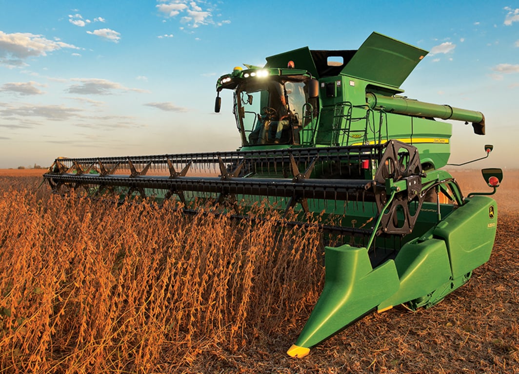 La plataforma de la serie 600FD en la cosechadora de John Deere.
