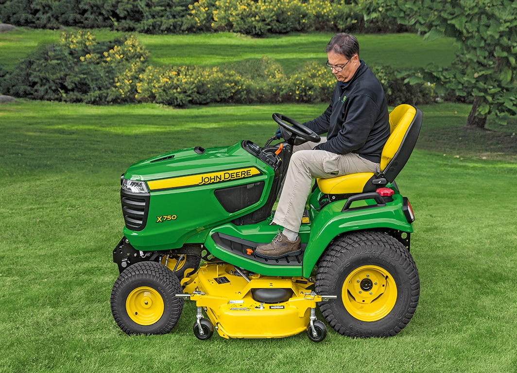 Tractor de Jardín X750 en el campo.