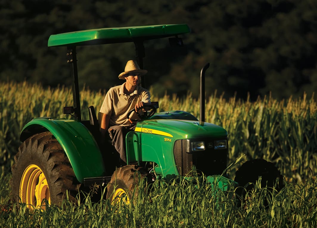 ¿Necesita un tractor profesional para ciertas tareas agrícolas u otras actividades especiales?